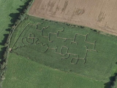 One road labyrinth (Human made) - cache image