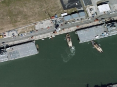 Boat split in two (Transportation) - cache image