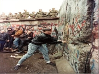 Berlin wall (War) - similarity