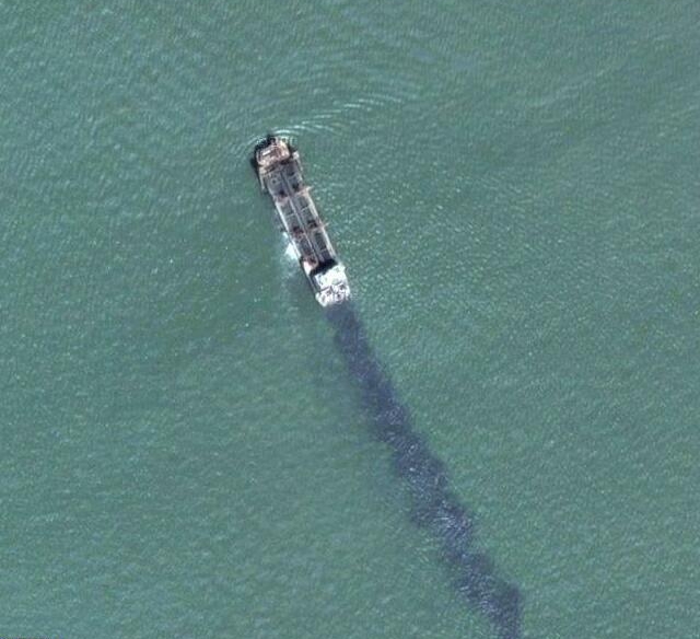 Boat pollution (Pollution) - Strange Google Earth maps